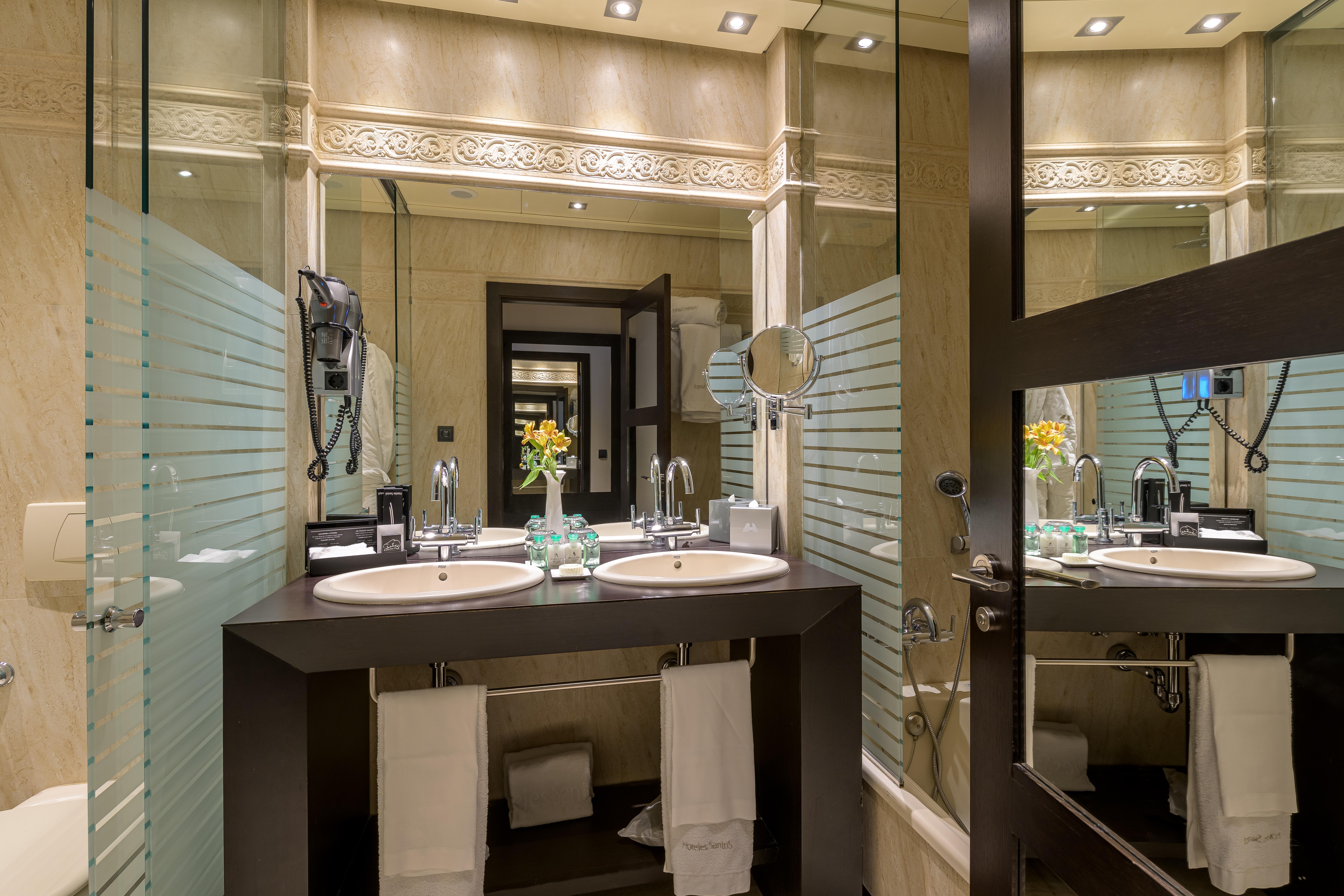 Las Arenas Balneario Resort Valencia Buitenkant foto Bathroom