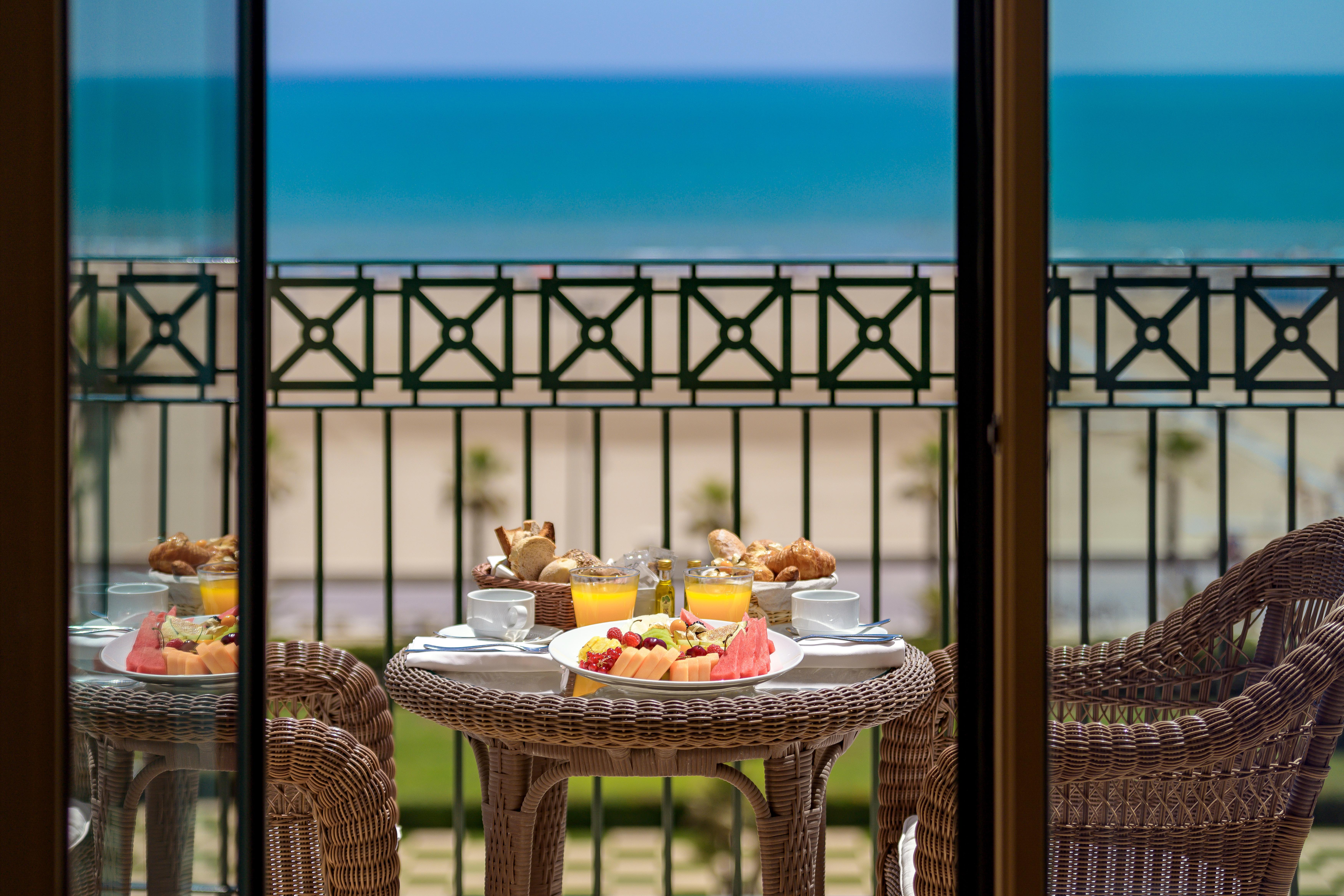 Las Arenas Balneario Resort Valencia Buitenkant foto A balcony at the hotel