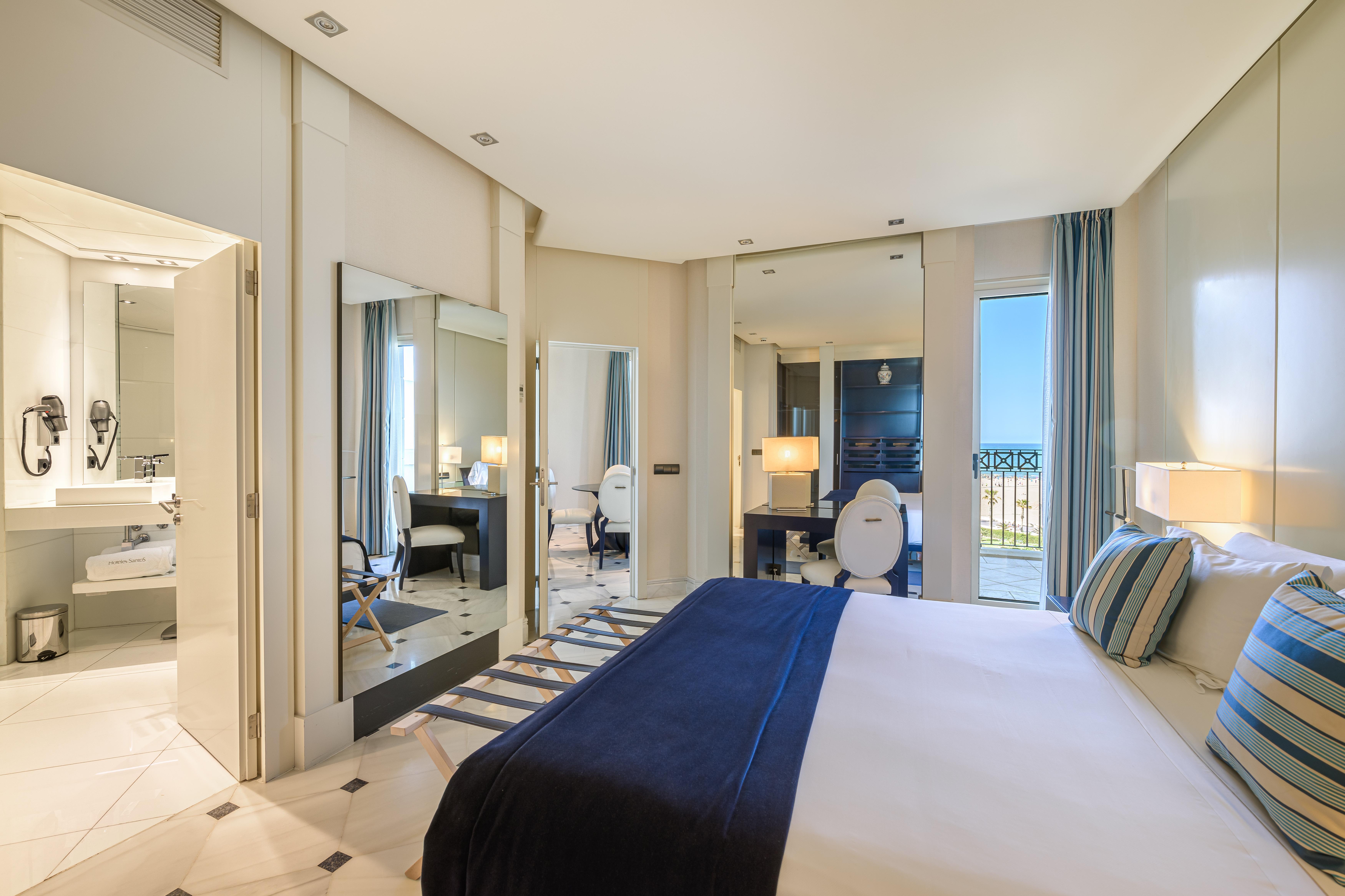 Las Arenas Balneario Resort Valencia Buitenkant foto A bedroom at the hotel
