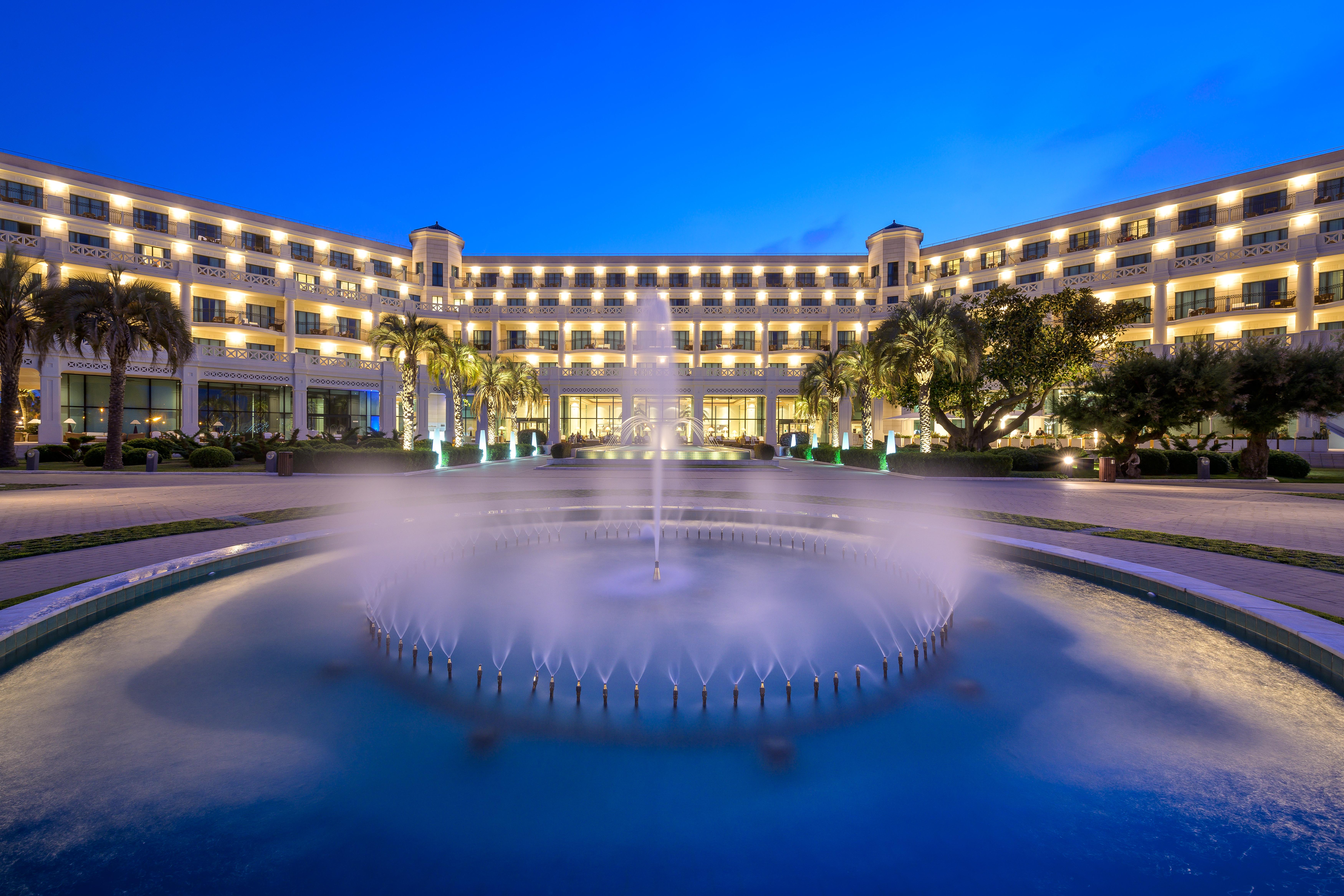 Las Arenas Balneario Resort Valencia Buitenkant foto The Fontainebleau Hotel